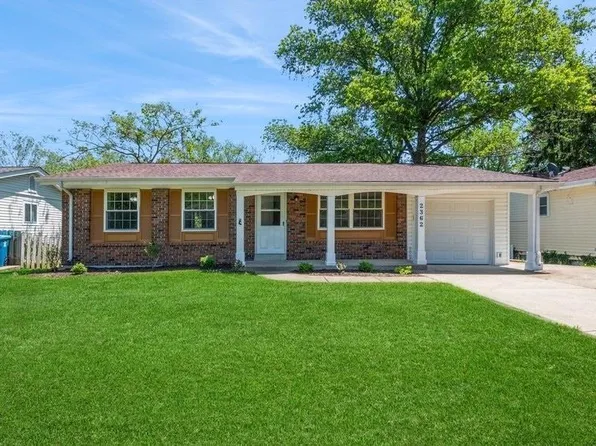 2362 Wesbriar Ct, Maryland Heights, MO 63043