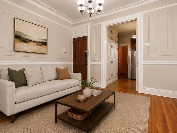 4th image of 1009 Willow Ave APT 4L
