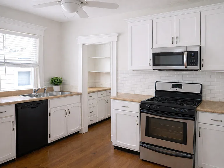 748 Belmont St #2 — Photo 4