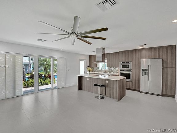 4th image of 2706 NE 32nd Ave #1