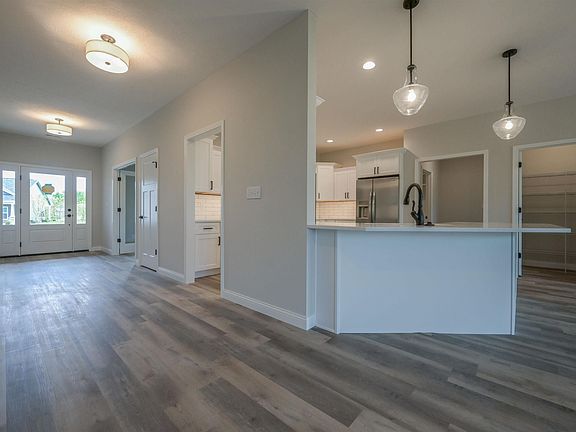 5th image of 2195 Beech Tree Ct