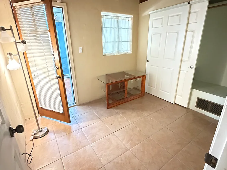 1027 E Blanton Dr — Photo 23