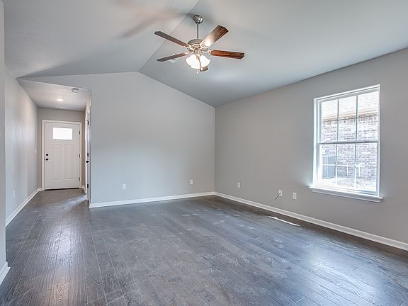 4th image of 1002 E Sumac Ct