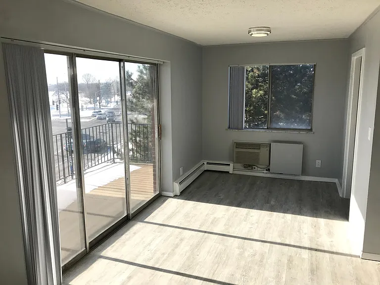 727 W Riverview Ave #401 — Photo 6