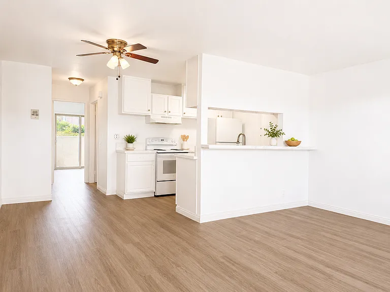2545 Fairmount Ave #9 — Photo 5