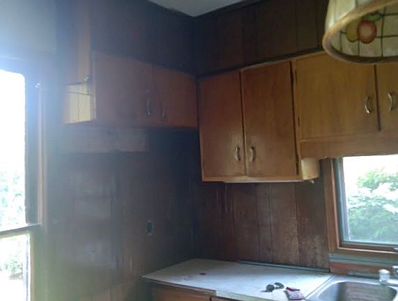 4th image of 411 Central Ave