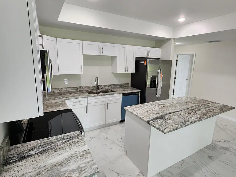 2127 Armour Rd — Photo 2