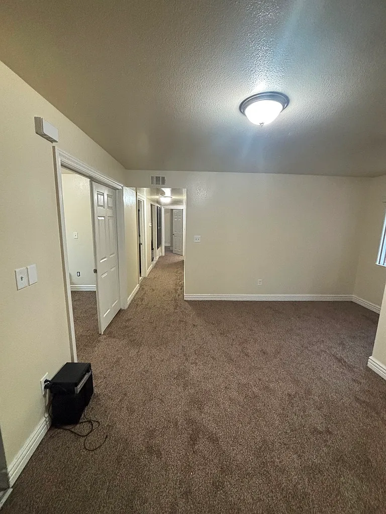 4 bed, 1275 sqft, $3,650 — Photo 4