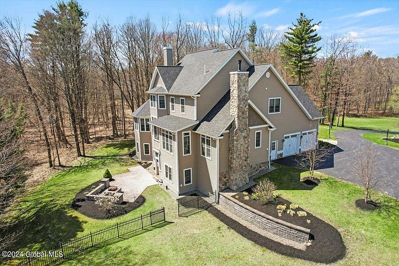 3rd image of 425 Wilton Road