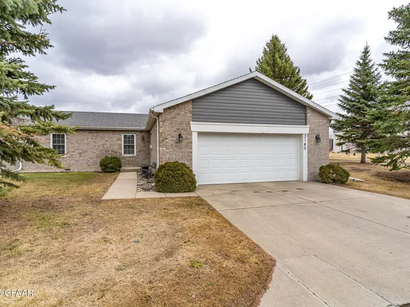 3140 24th Ave S, Grand Forks, ND 58201