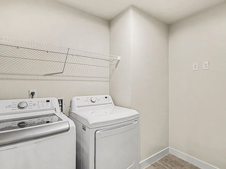 1049 Mountain View Dr — Photo 7