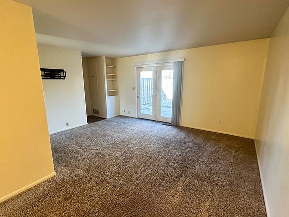 4th image of 601 E Washington St