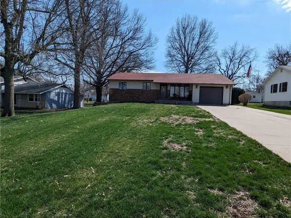 409 Hiawatha Ave, Hiawatha, KS 66434