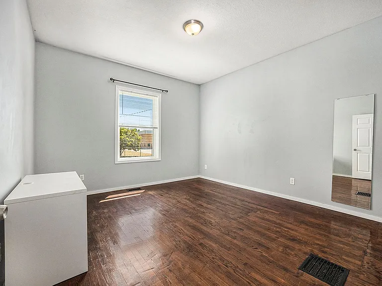 329 Ann St NE — Photo 4