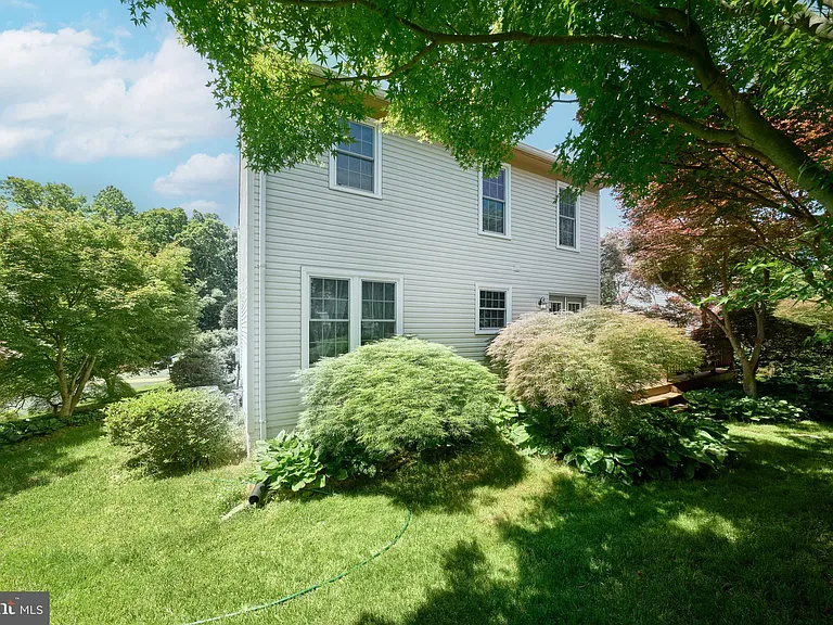 8508 Silverdale Rd — Photo 52