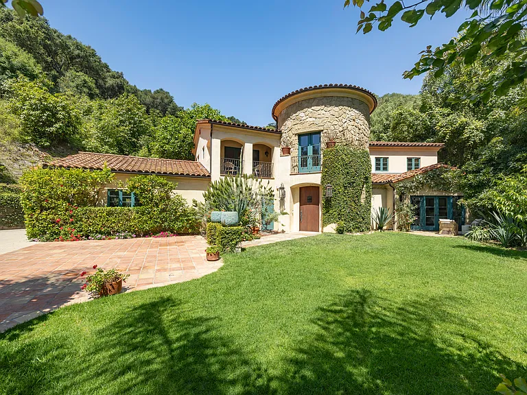 1493 Sycamore Canyon Rd — Photo 4