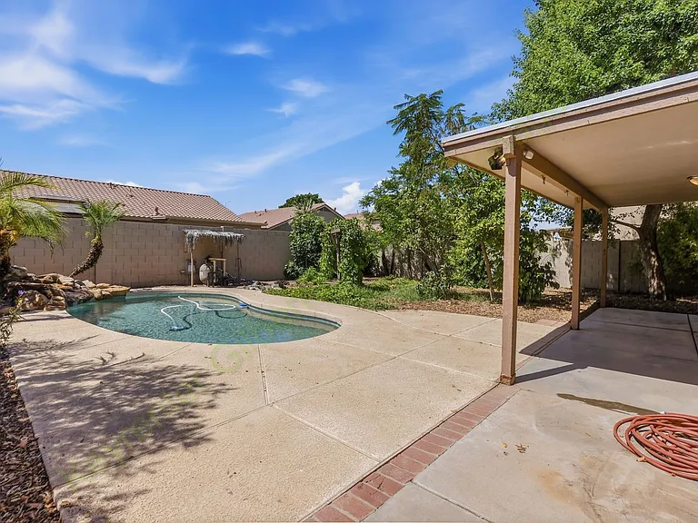 1333 W Glenmere Dr — Photo 2