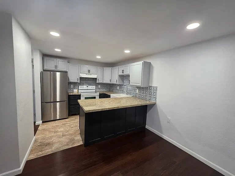 1150 Sunset Blvd NE #118 — Photo 12