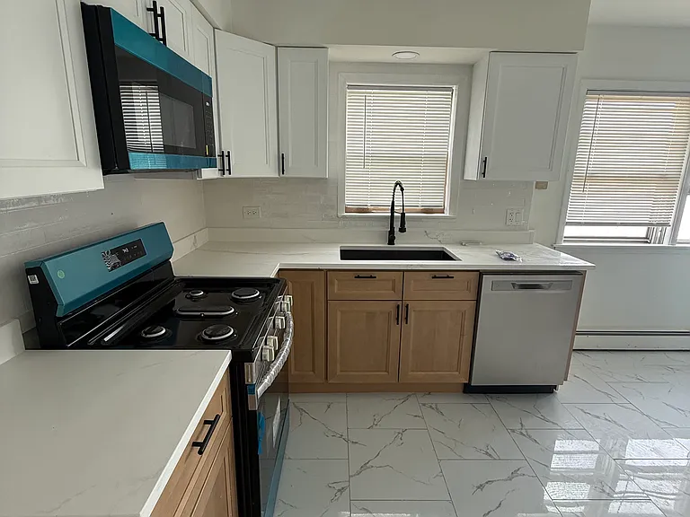 1712 N 35th Ave #2 — Photo 2