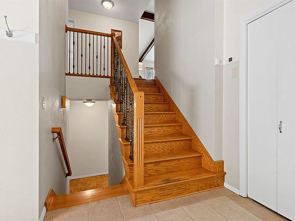 3rd image of 7671 Hillwood Ct