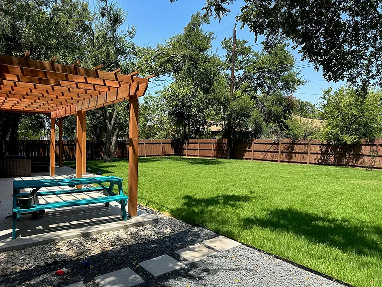 1808 Sylvia Ln — Photo 25
