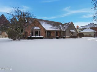 2161 Longacre Ln, Holland, OH 43528