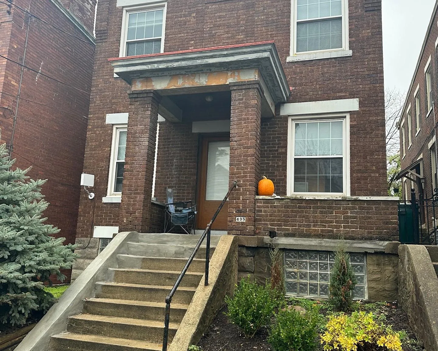4 bed, 1.5 bath, 2000 sqft, $2,850 — Photo 1