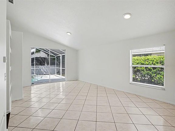 3rd image of 2609 Meadow Oaks Loop