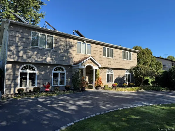 7 Kingston Road, Mount Sinai, NY 11766