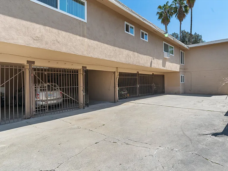 Waldorf Apartments- Riverside, CA — Photo 54