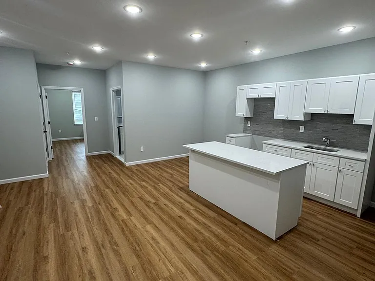 8 Lake St #101 — Photo 1