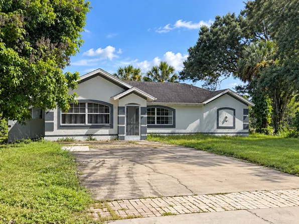 90 3rd St NW, Naples, FL 34120