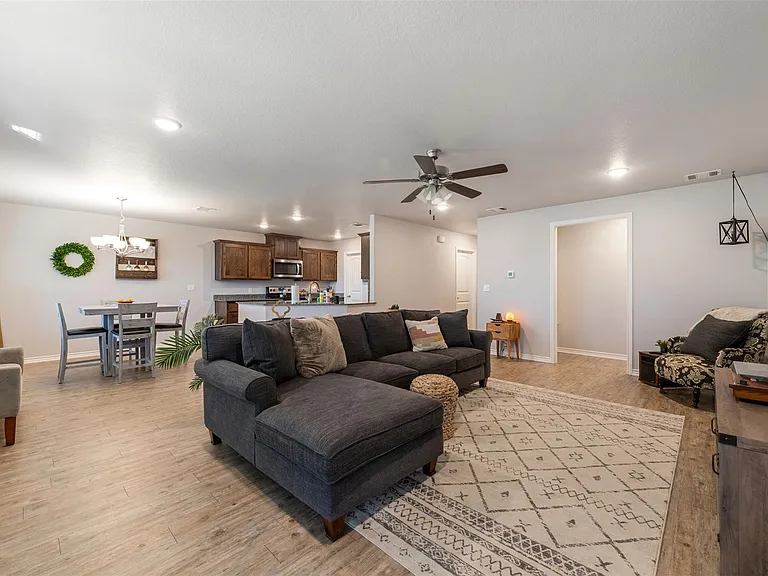 145 Ellis Ct #B — Photo 7