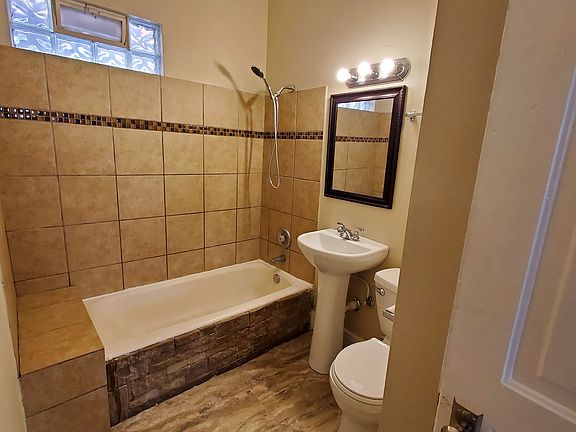 4th image of 2756-2758 N Holton St #3B-1BA-1100SQFT