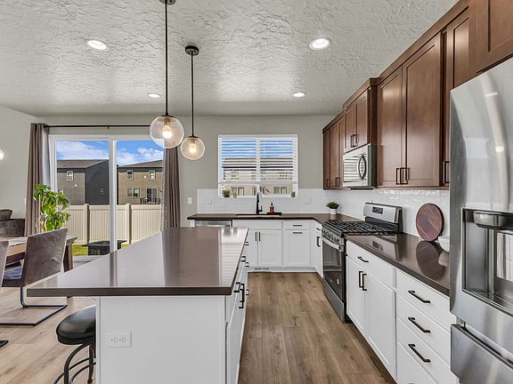 5th image of 5147 N Oak Creek Dr