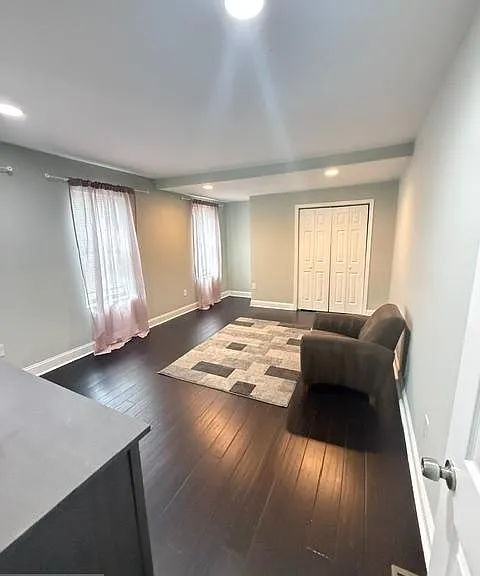 1046 W Lombard St — Photo 8