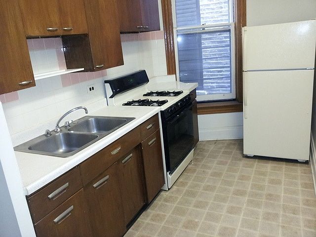 2nd image of 1514 W Wilson Ave