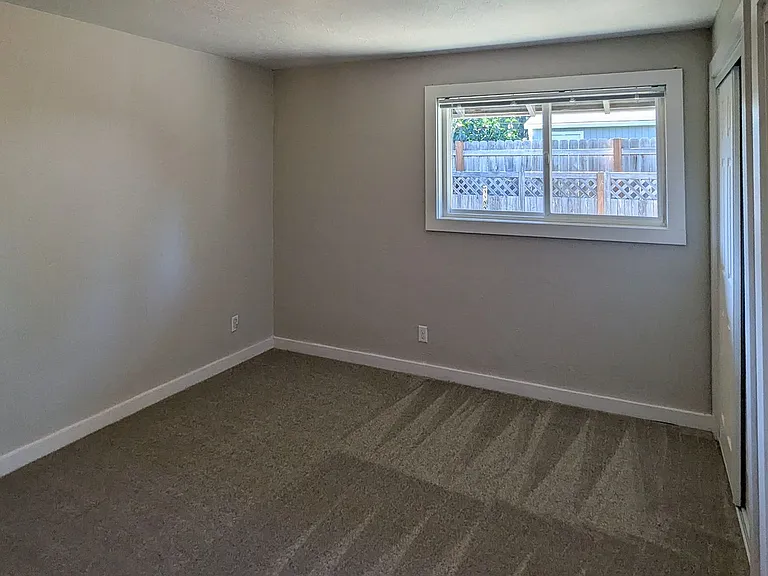 861 Chemawa Rd N — Photo 8