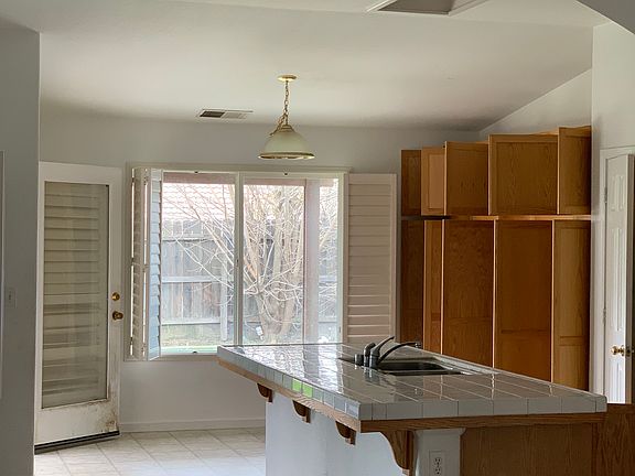 3rd image of 2862 Santa Ana Ave