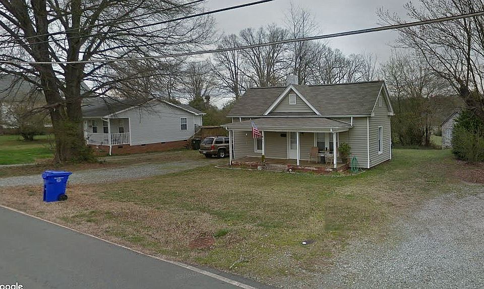 1st image of 407 Oakwood St