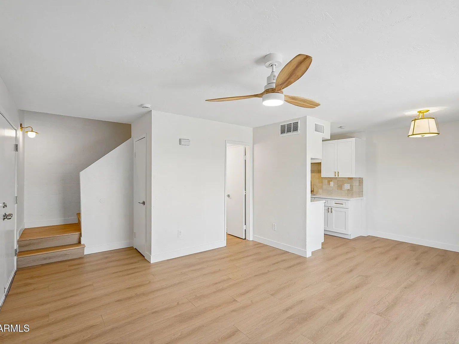 2 bed, 1.5 bath, 924 sqft, $1,800 — Photo 3