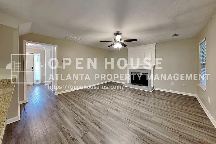 4 bed, 2.5 bath, 2241 sqft, $2,300 — Photo 3