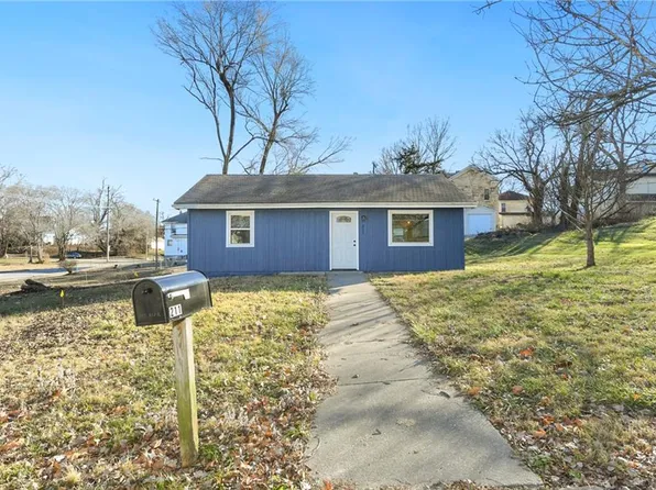 211 Kickapoo St, Leavenworth, KS 66048