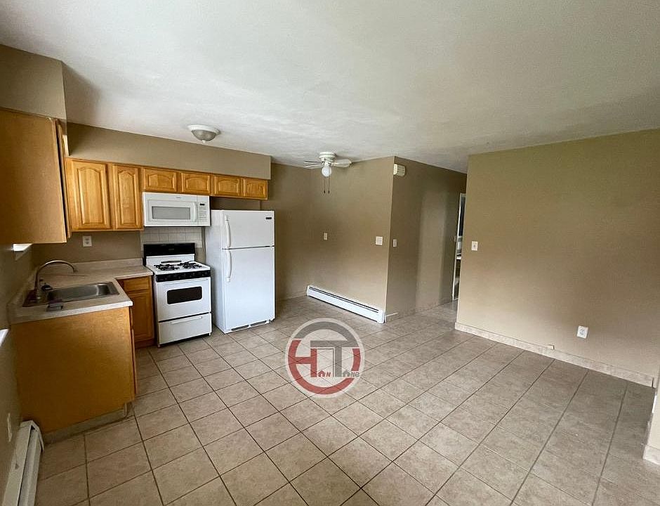 1st image of 832A Hollywood Ave Floor 1