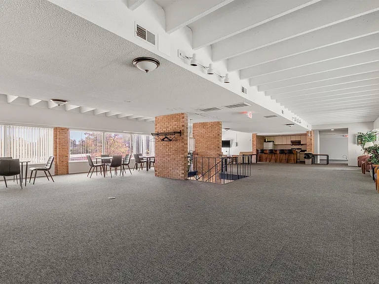 1235 S Maple Rd #201 — Photo 35