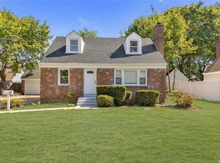 107 Taft Ave, Merrick, NY 11566