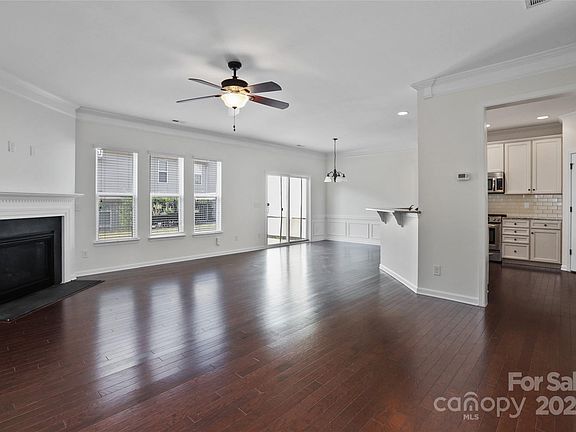 4th image of 1835 Royal Gorge Ave