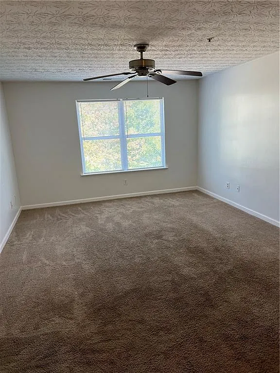 3 bed, 2.0 bath, $1,600 — Photo 2