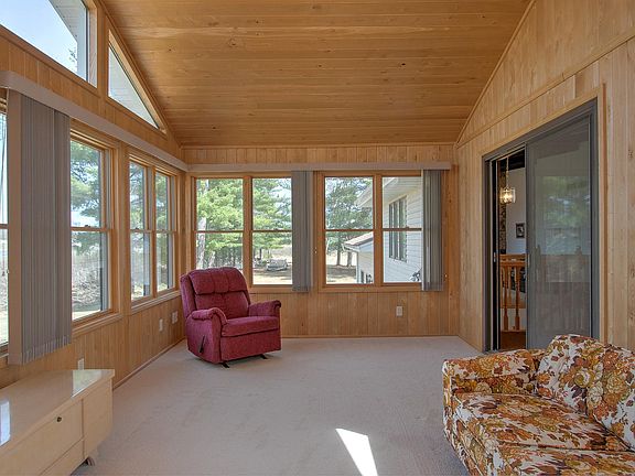 4th image of 26686 Thomas Shores Dr