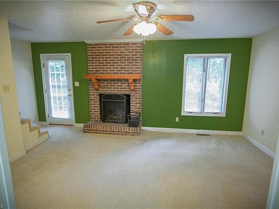 3rd image of 2116 Hollyrood St